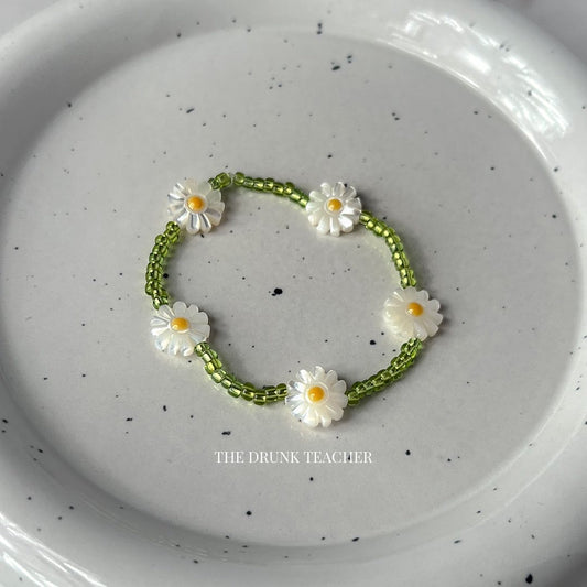 MOTHER OF PEARL FLOWER BRACELET