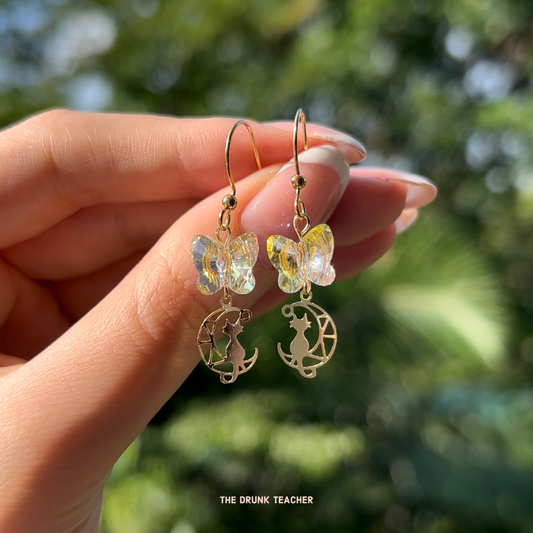 CAT ON MOON BUTTERFLY EARRINGS 鏤空月上小貓蝴蝶耳環