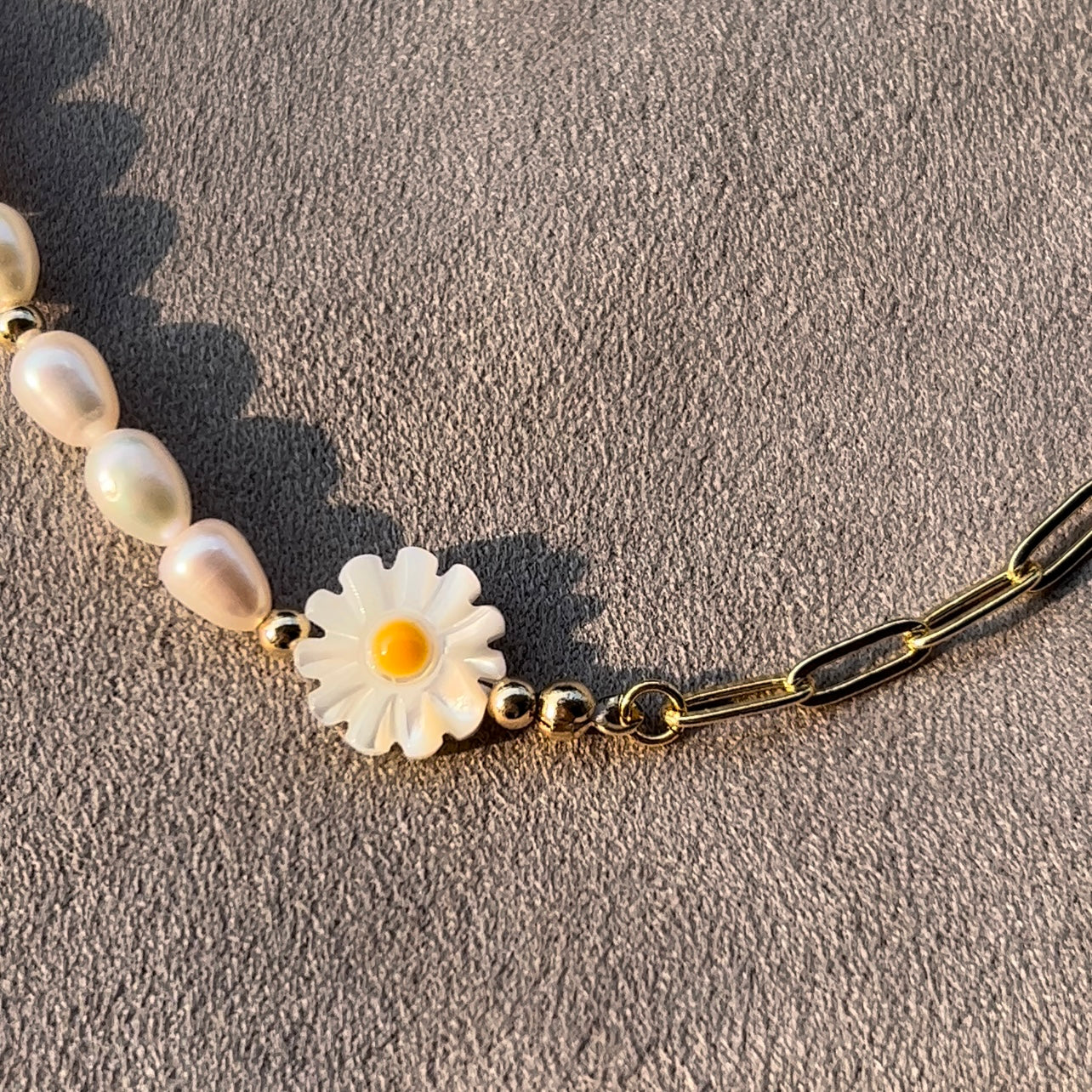 DAISY PEARL NECKLACE 天然貝殼雛菊珍珠頸鍊