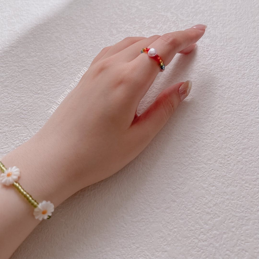 MOTHER OF PEARL FLOWER BRACELET